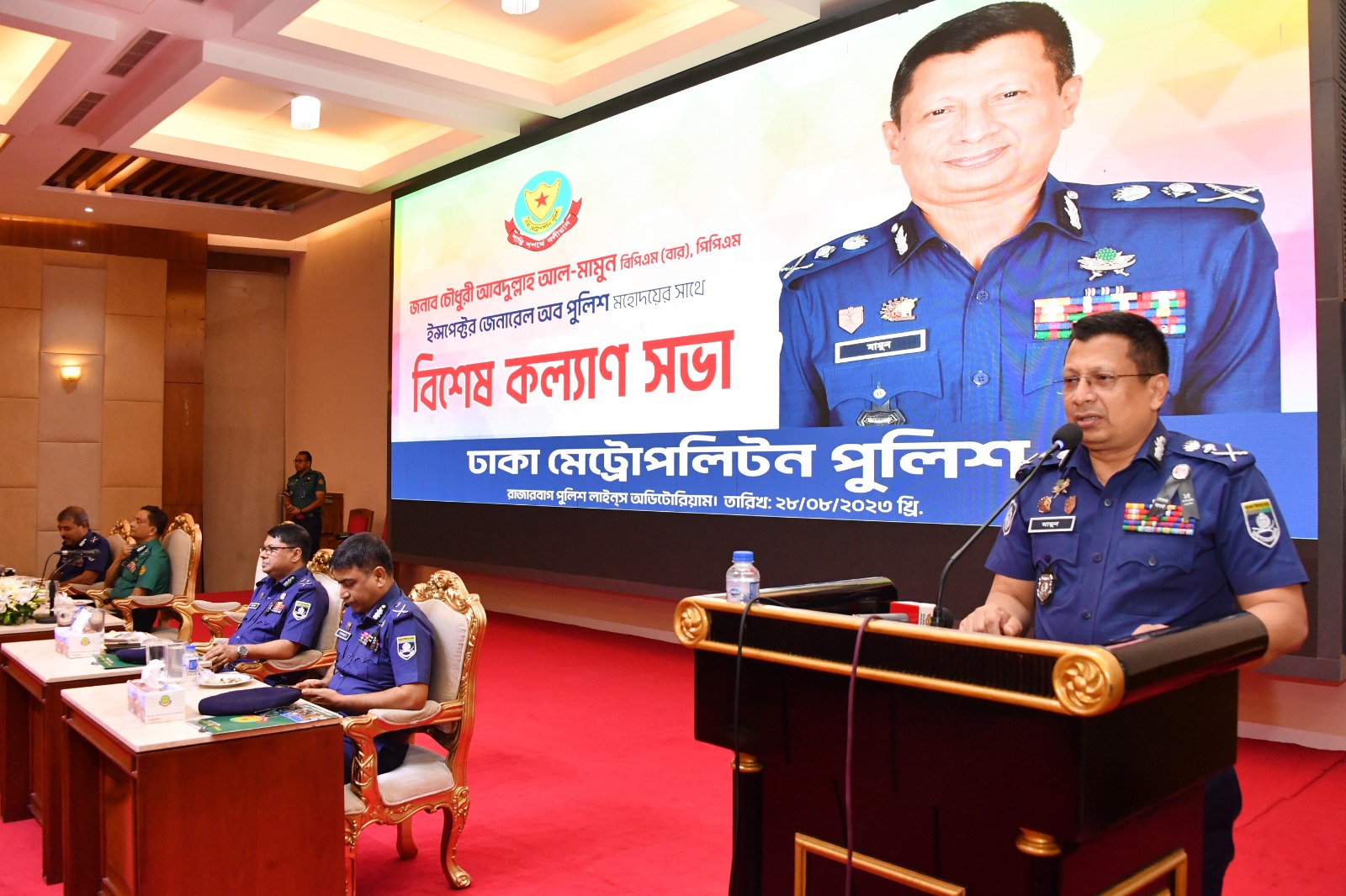 ডিএমপির সদস্যরা ধৈর্য, সাহসিকতা ও পেশাদারিত্ব দেখিয়েছেনঃ আইজিপি