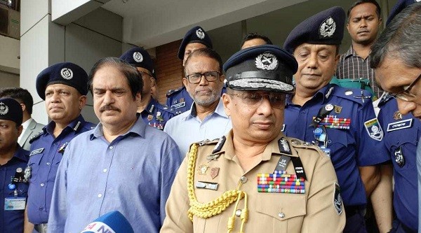 পুলিশ রাজনৈতিক বক্তব্য দেয় না: আইজিপি